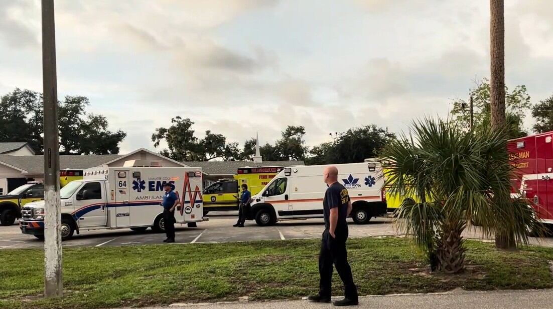 Roof Collapse Forces Evacuation of 157 Residents in Bradenton