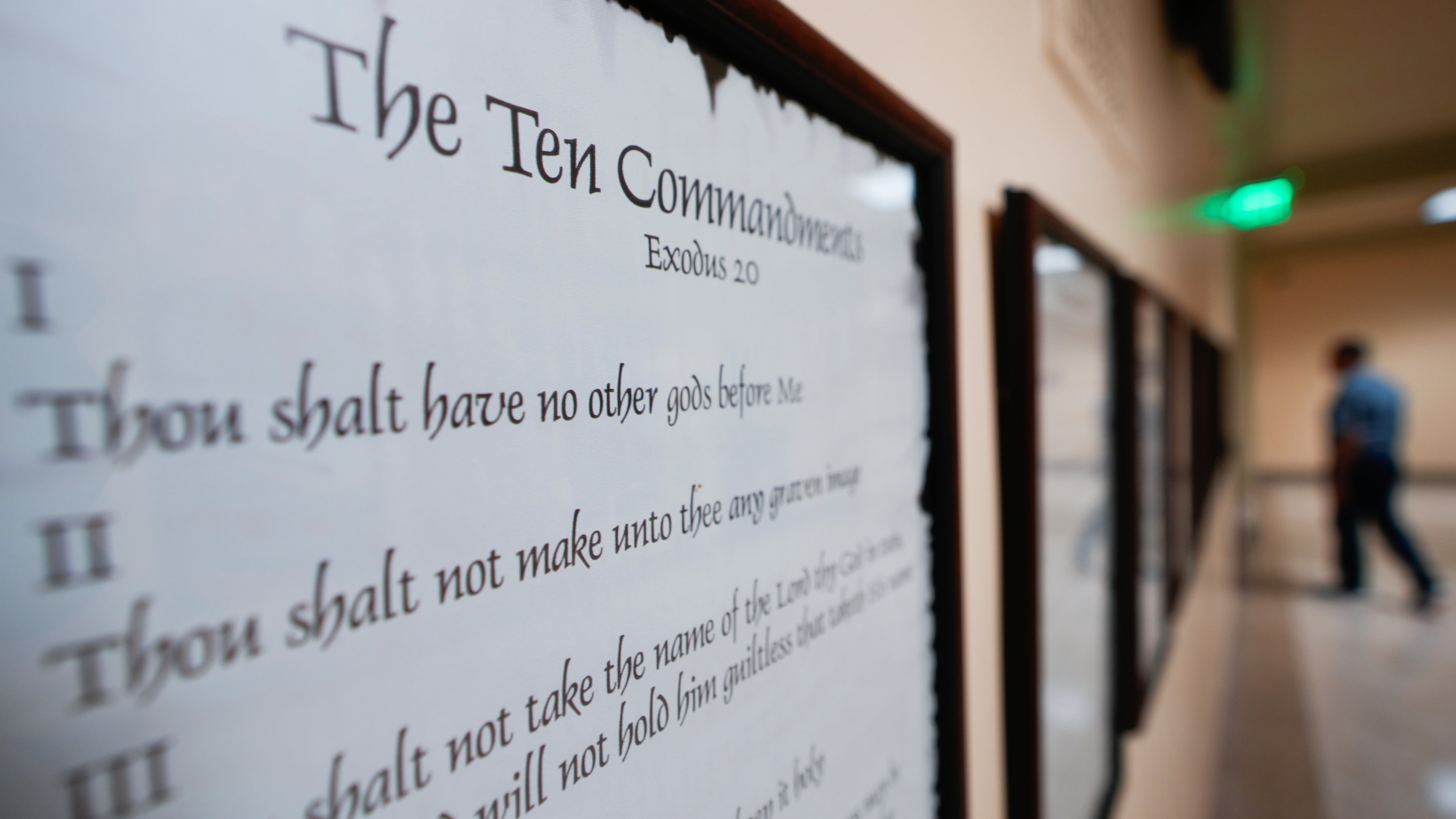 Alabama Mandates Ten Commandments Display in Public Schools