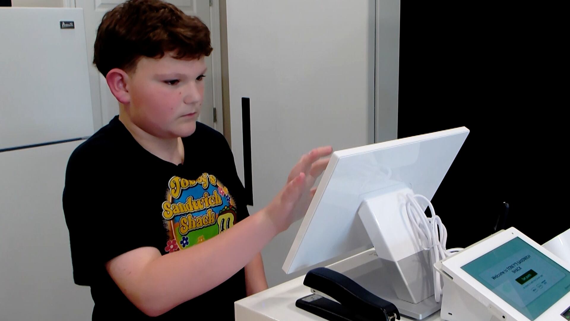 13-Year-Old Opens Community Sandwich Shop in Manchester, Tennessee