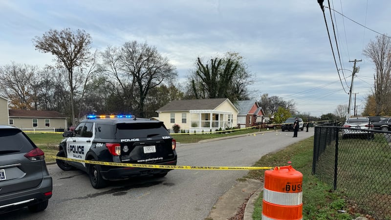 Police are investigating a shooting in Gallatin on Monday morning.