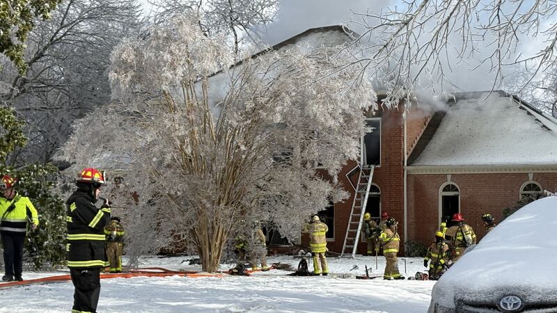 Heavy fire damages Williamson County home; icy roads hamper response