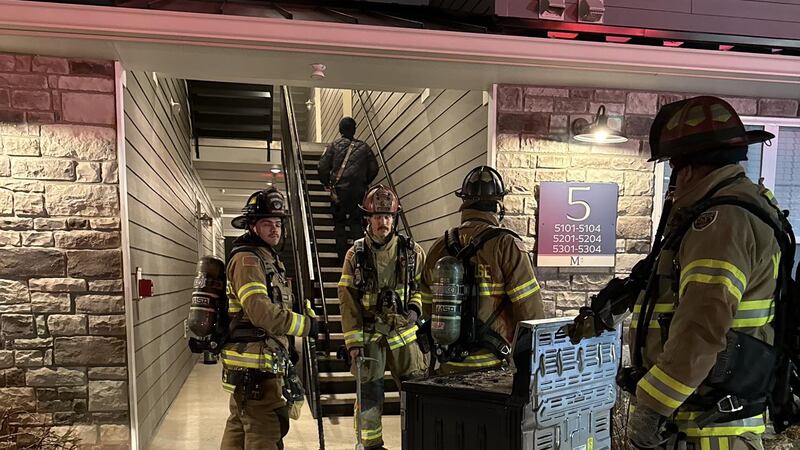 Crews quickly extinguish fire at Tennessee apartment