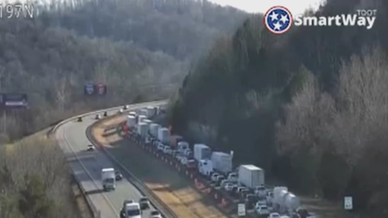 Overturned semi-truck closes I-65 in Sumner County