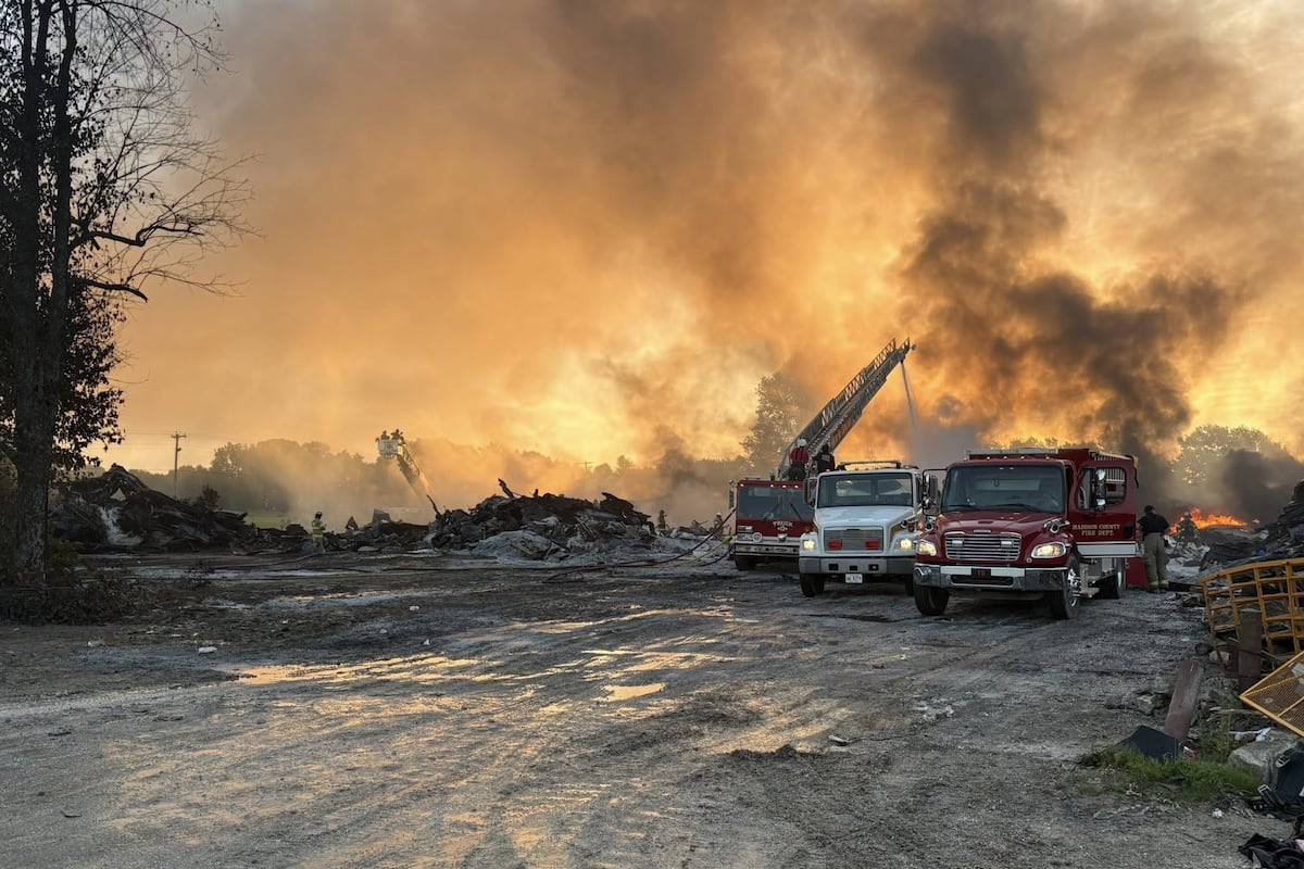 Continued Fire Massive factory fire underway in Henry, TN. Crews continuing to battle ...