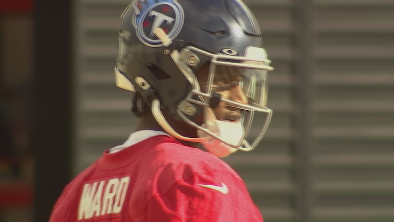 Titans Quarterback Cam Ward (1) practicing ahead of matchup with San Francisco 49ers.