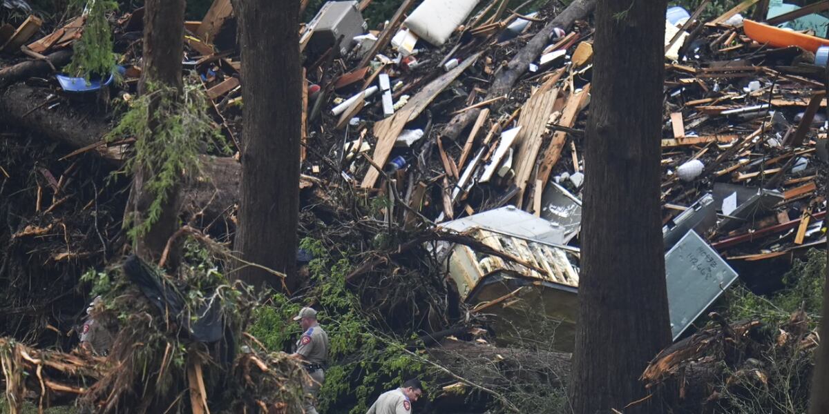 Risk of further floods in Texas during desperate search for missing as