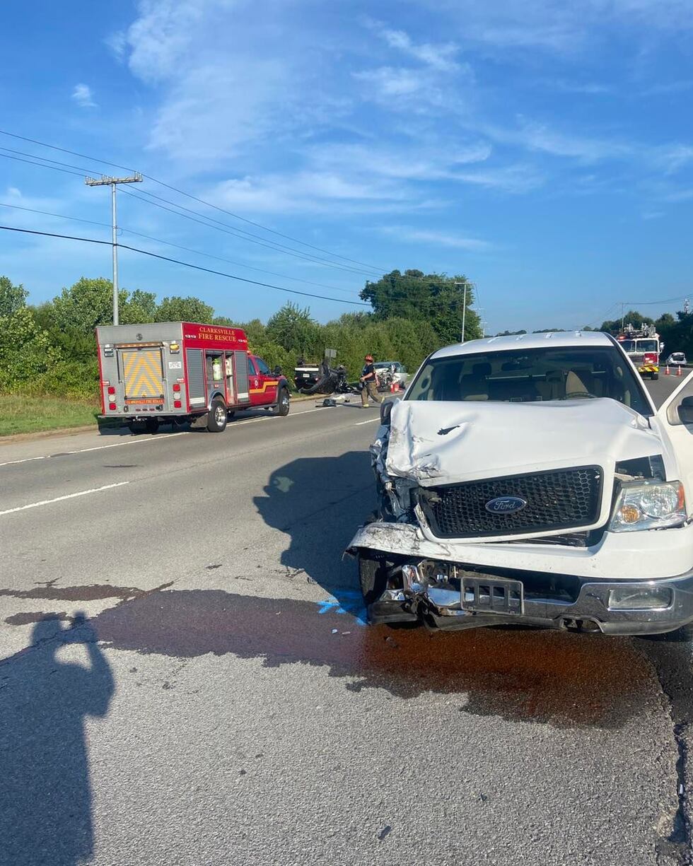 PHOTOS 3 hospitalized after 4vehicle crash in Clarksville(00)