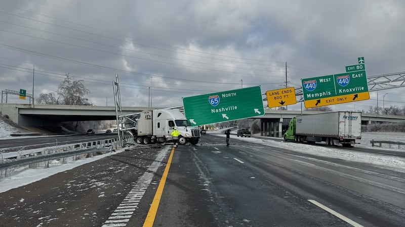 Interstate sign falls onto semi, closes interstate in Nashville