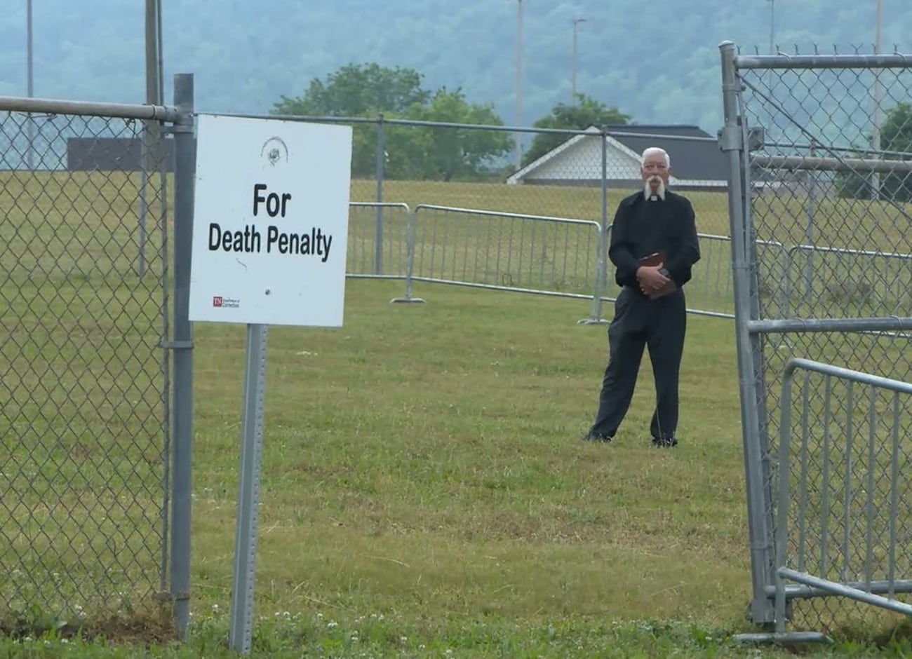 TN governor puts off Tony Carruthers’ execution for 1 year after failed