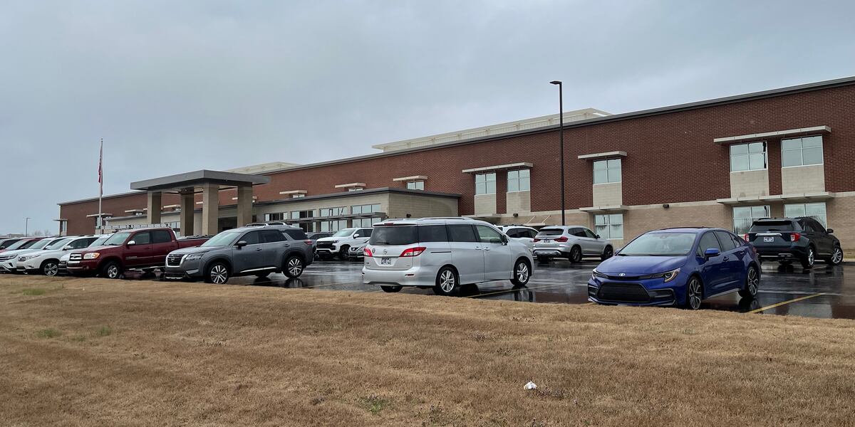 Clarksville school dismisses after fire alarm leaves students in the rain
