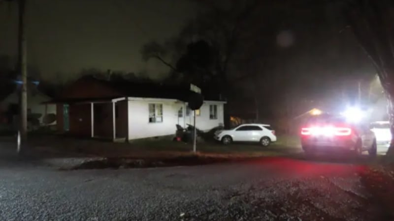 Kentucky man arrested, accused of hitting woman in head with hammer during fight